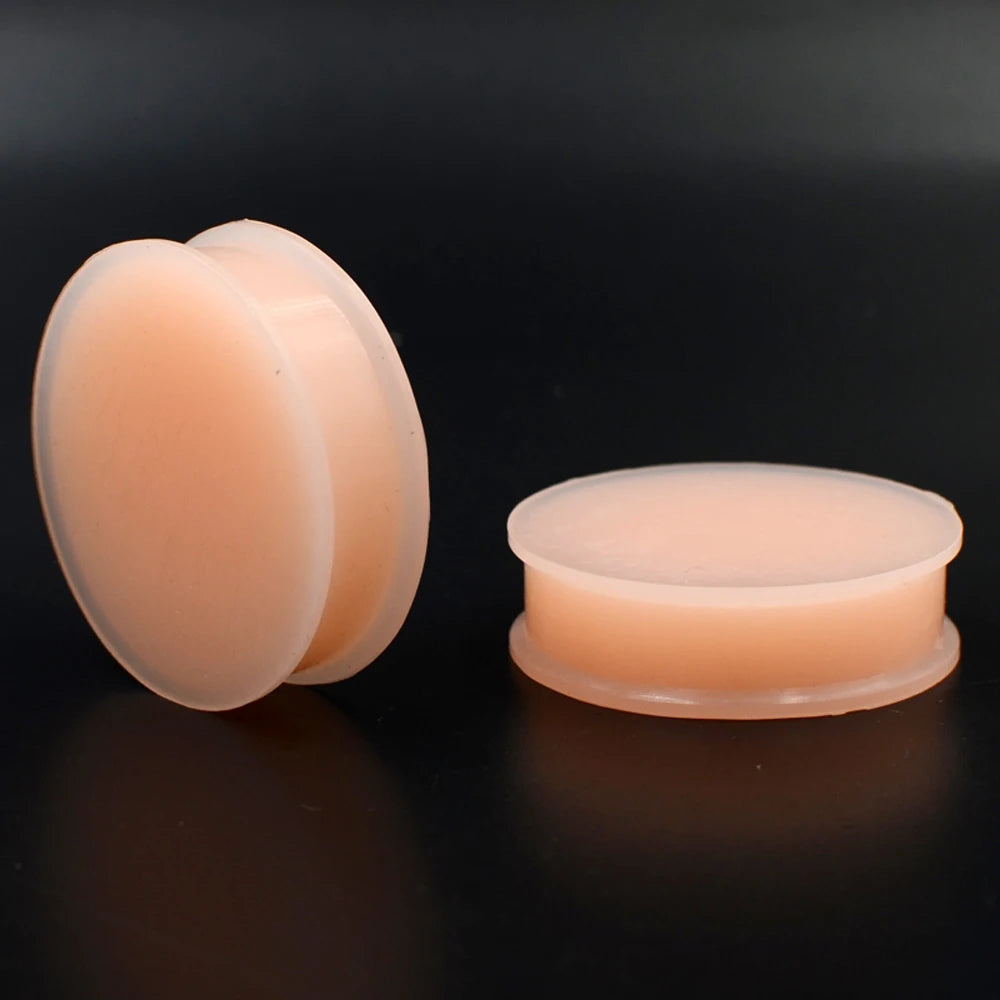 Plugs en silicone couleur chair, face et profil