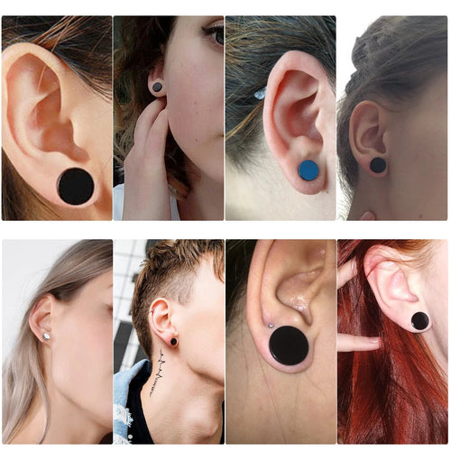 Faux plugs en acier portés, argenté et noir